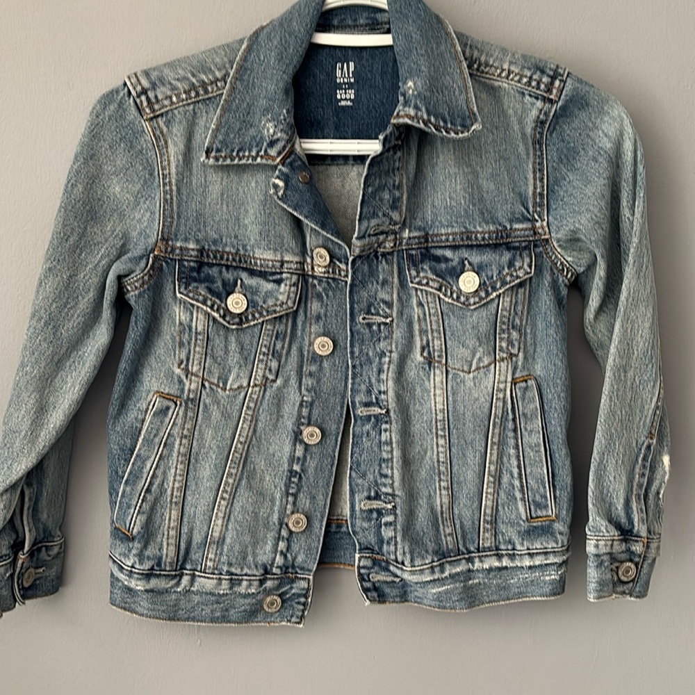 GAP Kids Unisex Distressed Denim Jean Jacket Size Small (6-7)